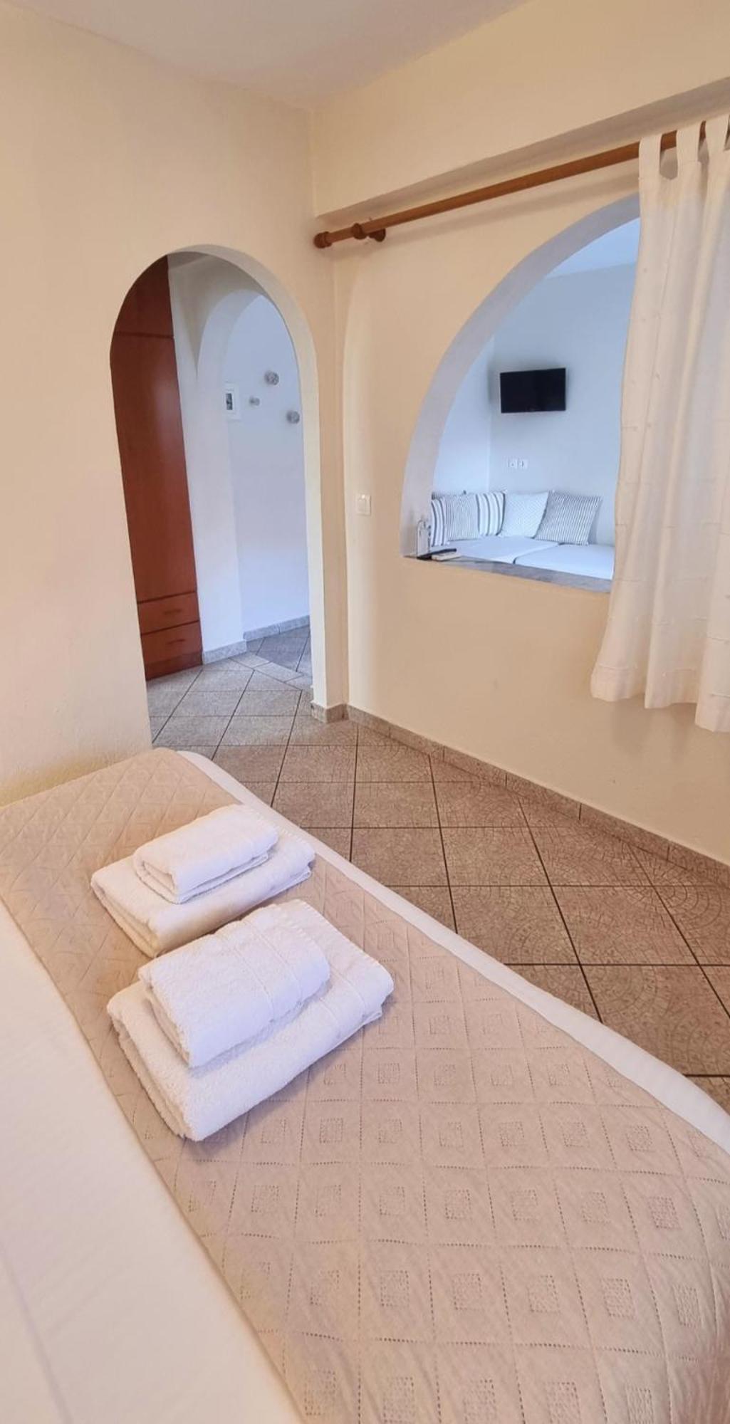 Ammos Kalamitsi Apartment Bagian luar foto